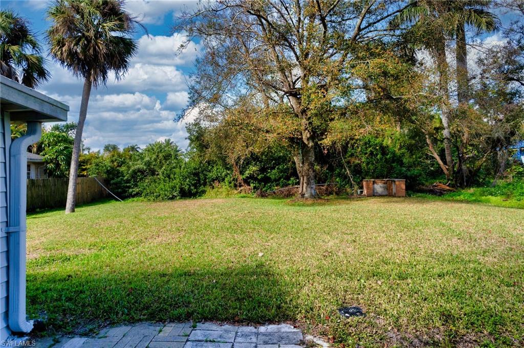 1137 4th Way Property Photo 11