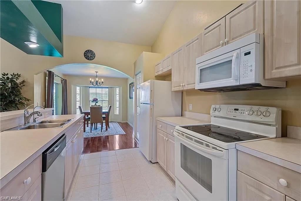 50 Tena Ave S Property Photo 5