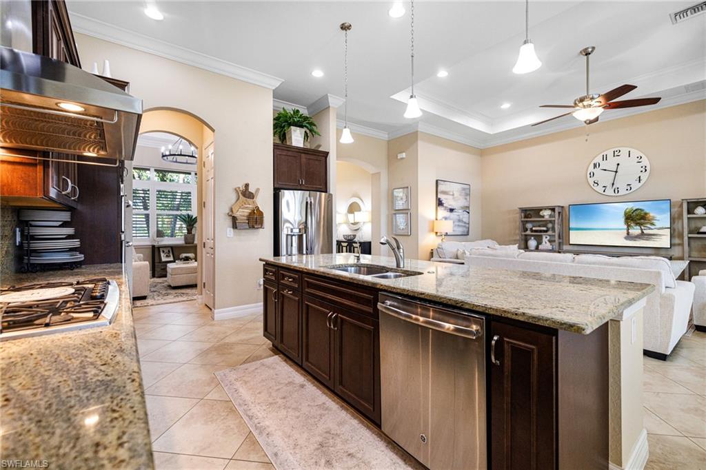 12809 Fairway Cove Ct Property Photo 9