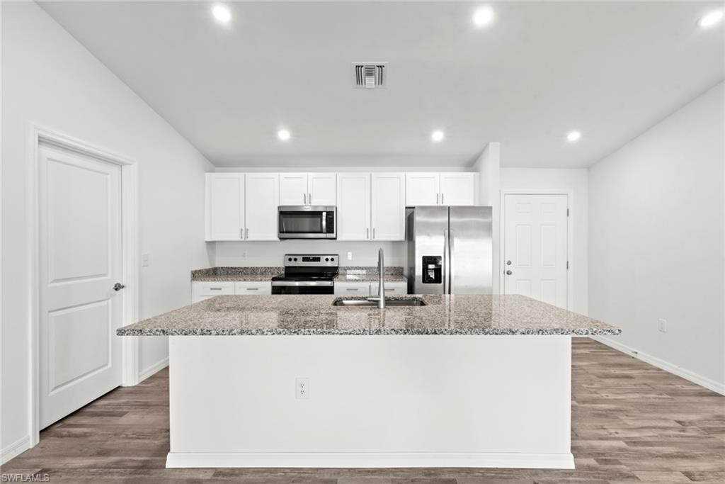 1129 Nw 9th St Property Photo 3