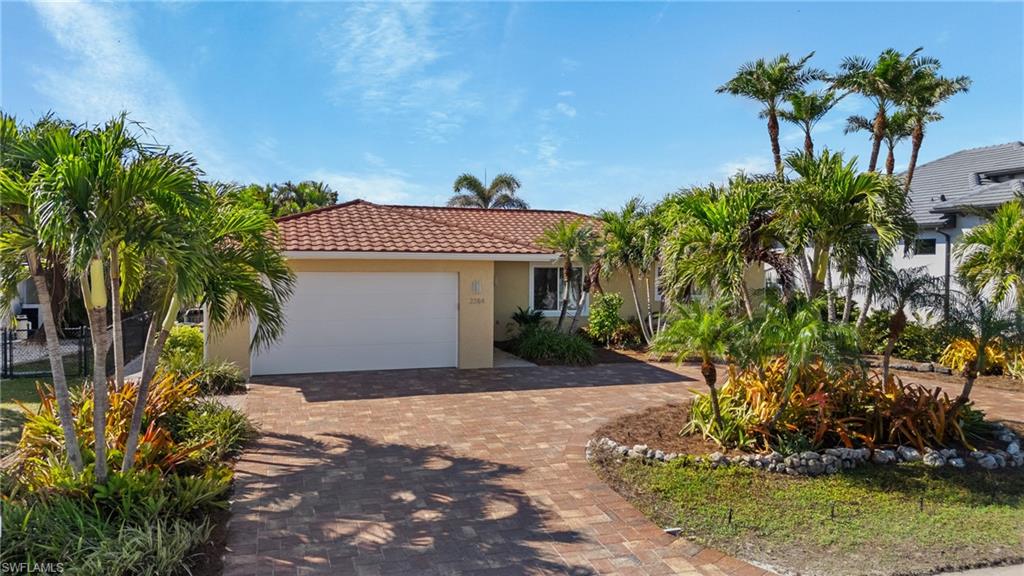 2284 Palm Tree Dr Property Photo 3
