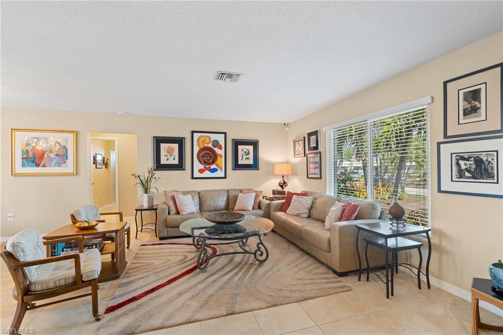 2284 Palm Tree Dr Property Photo 6