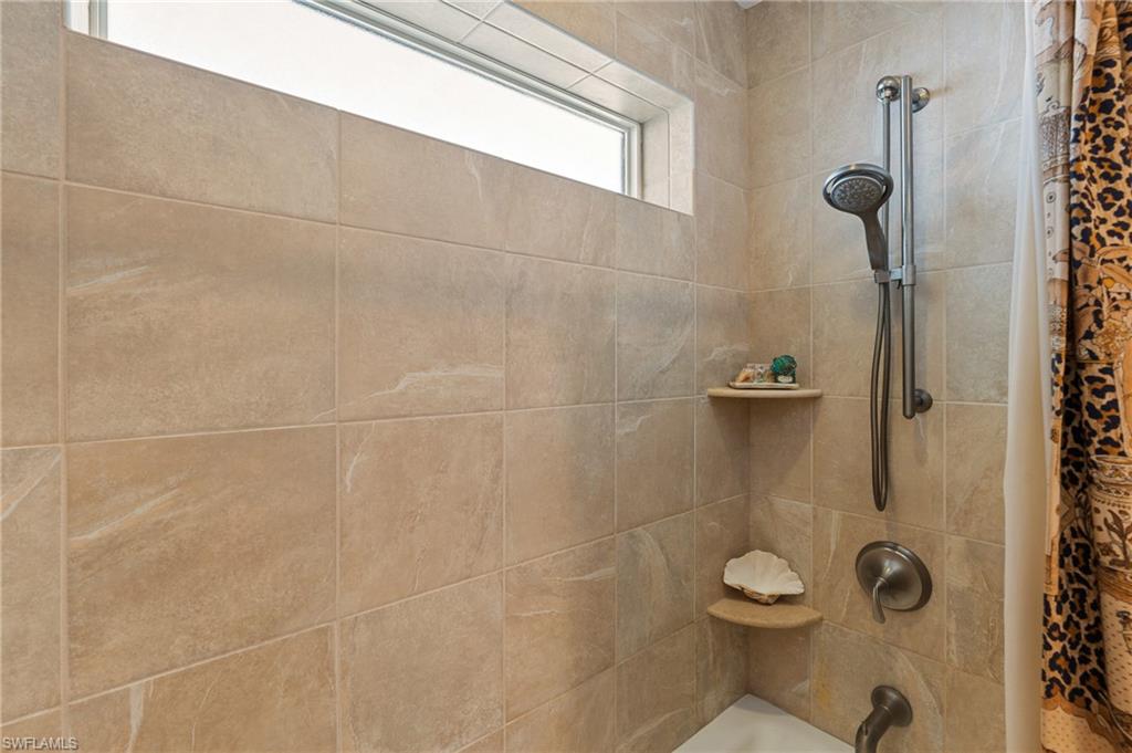 2284 Palm Tree Dr Property Photo 30