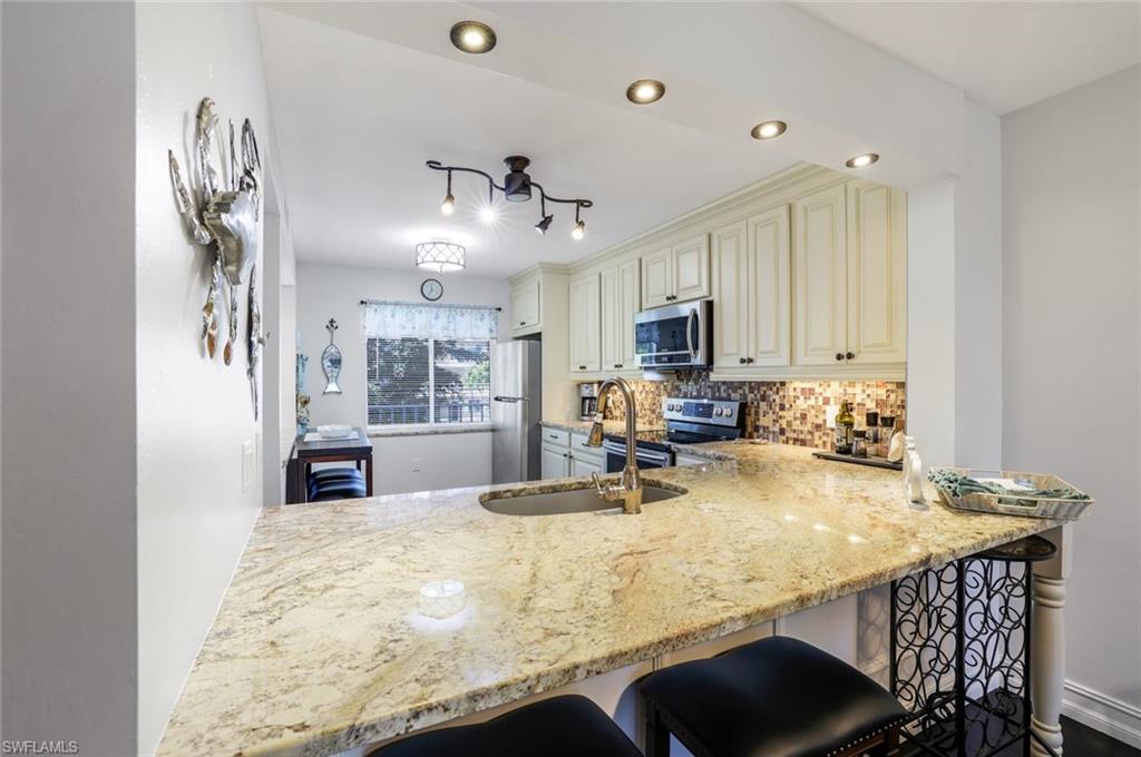 3061 Sandpiper Bay Cir # J202 Property Photo 5