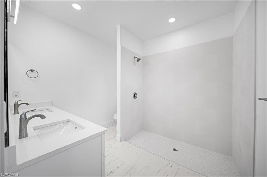 2914 67th St W Property Photo 15