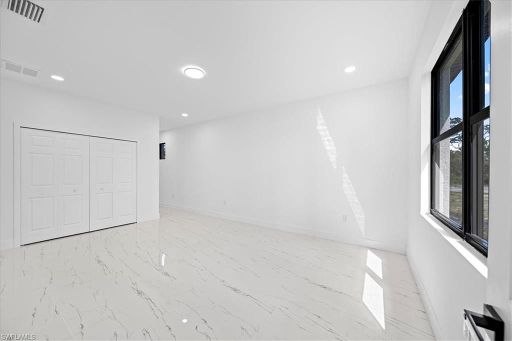2914 67th St W Property Photo 17