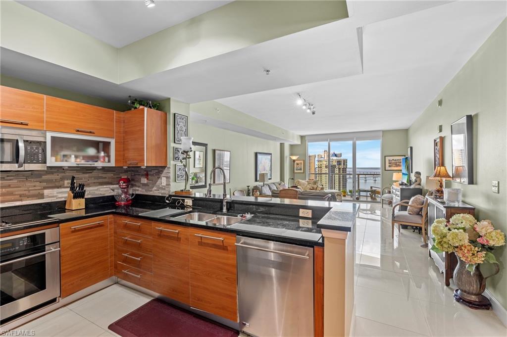 3000 Oasis Grand Blvd 2203 Property Photo 10