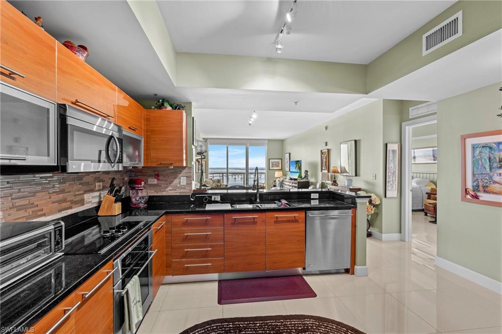 3000 Oasis Grand Blvd 2203 Property Photo 11