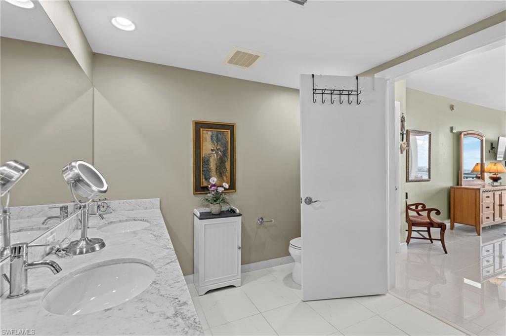 3000 Oasis Grand Blvd # 2203 Property Photo 17