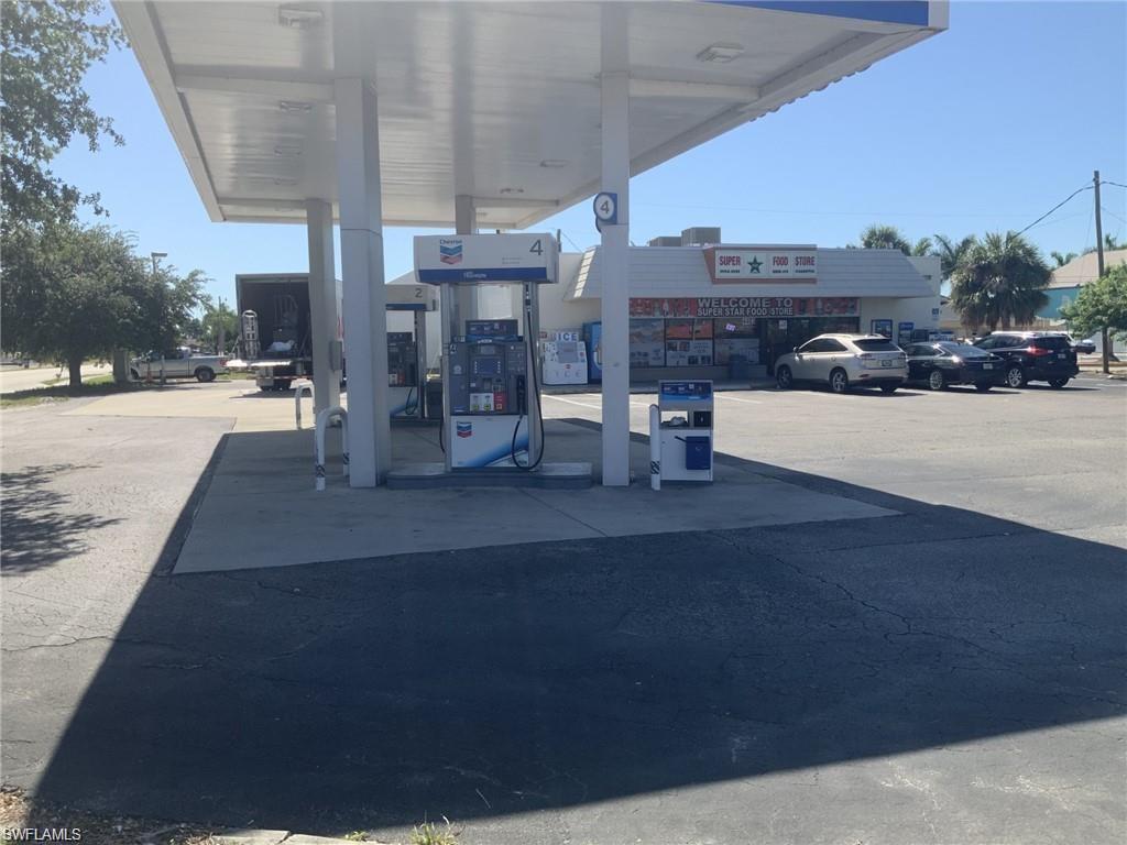 4403 Del Prado Blvd S Property Photo 2