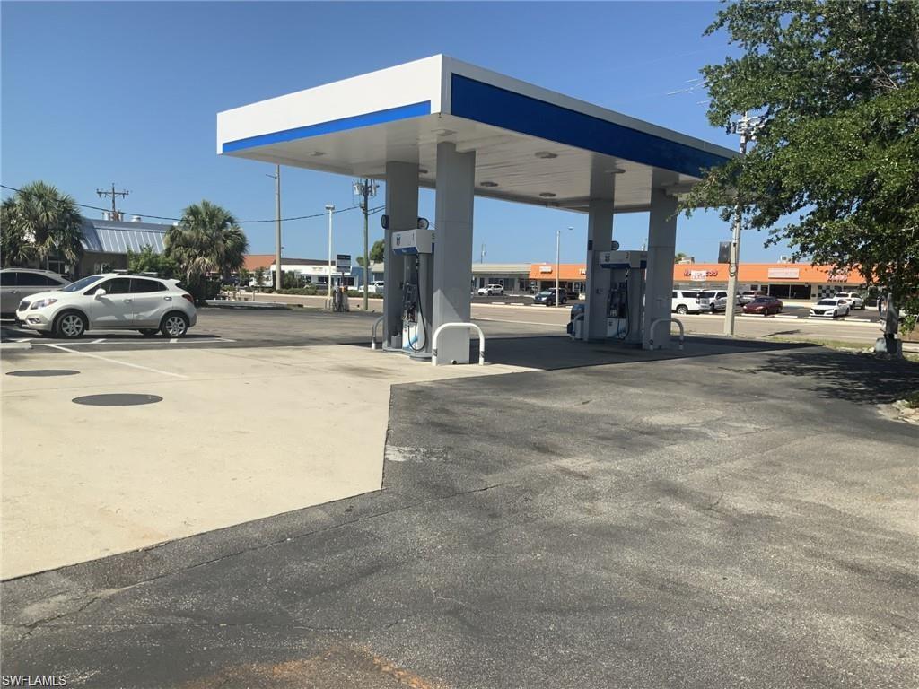 4403 Del Prado Blvd S Property Photo 3