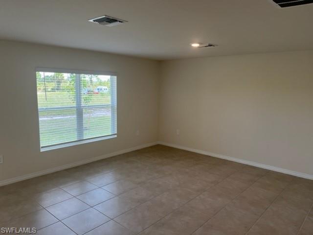 3014 65th St W Property Photo 5
