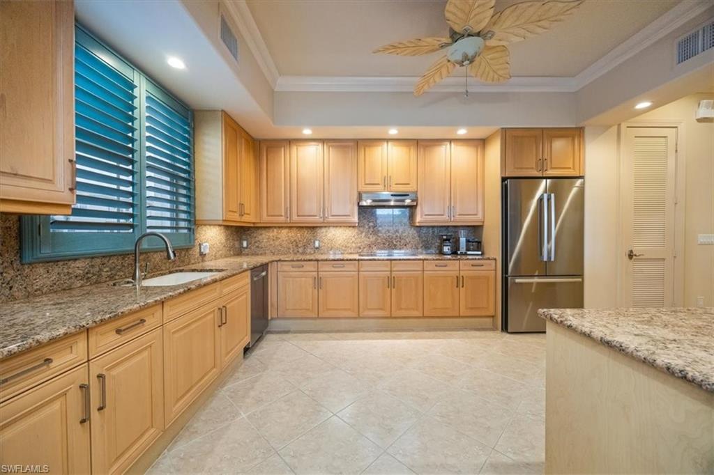 501 Avellino Isles Cir # 39202 Property Photo 13