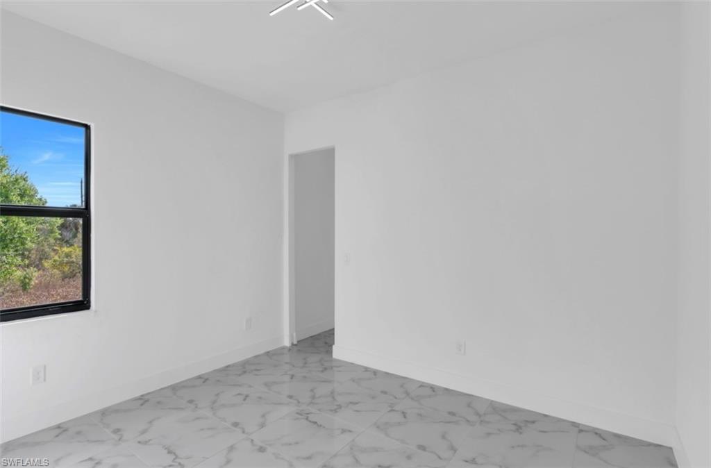 2808 61st St W Property Photo 18