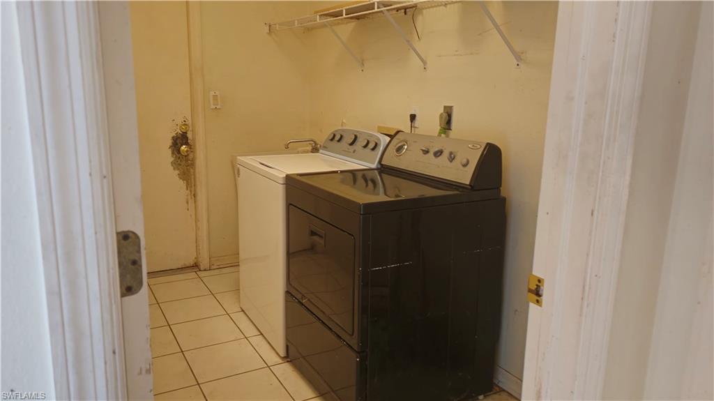2404 Se 8th Pl Property Photo 17