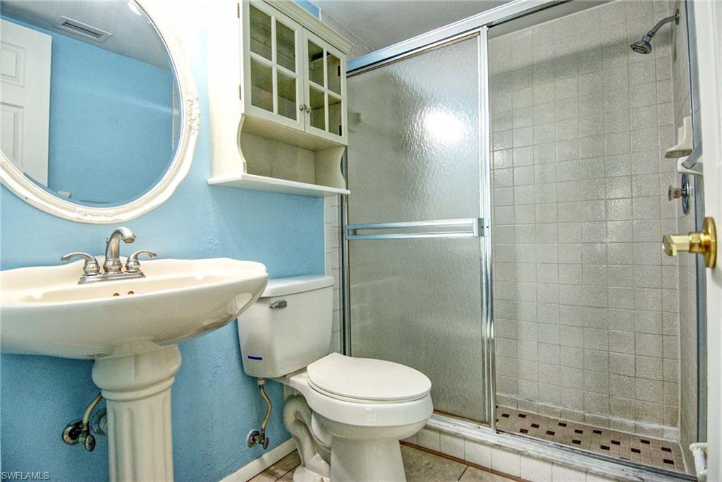 1100 Pondella Rd # 807 Property Photo 9