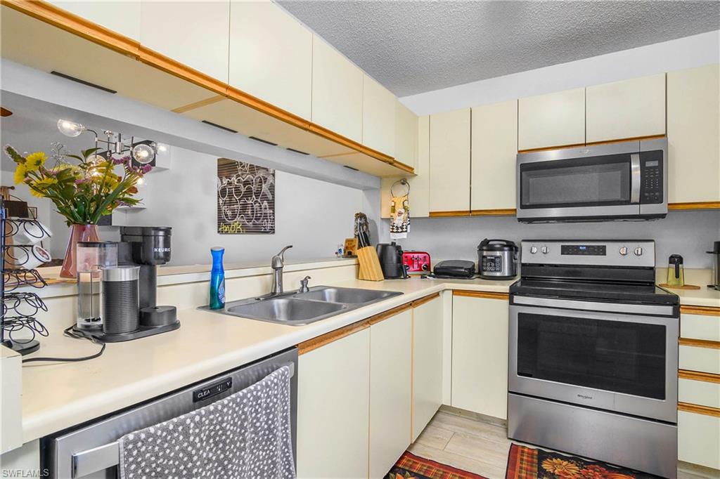3012 Sandpiper Bay Cir # D301 Property Photo 30