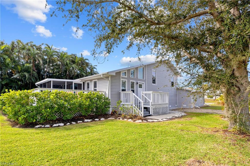 5425 Marina Dr Property Photo