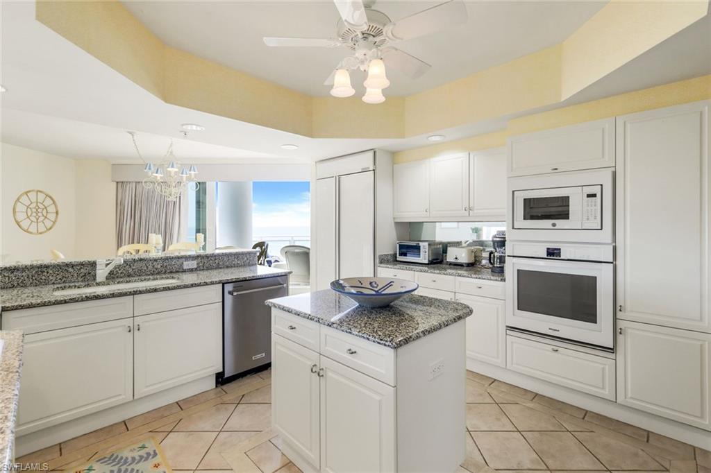 8231 Bay Colony Dr # 903 Property Photo 17