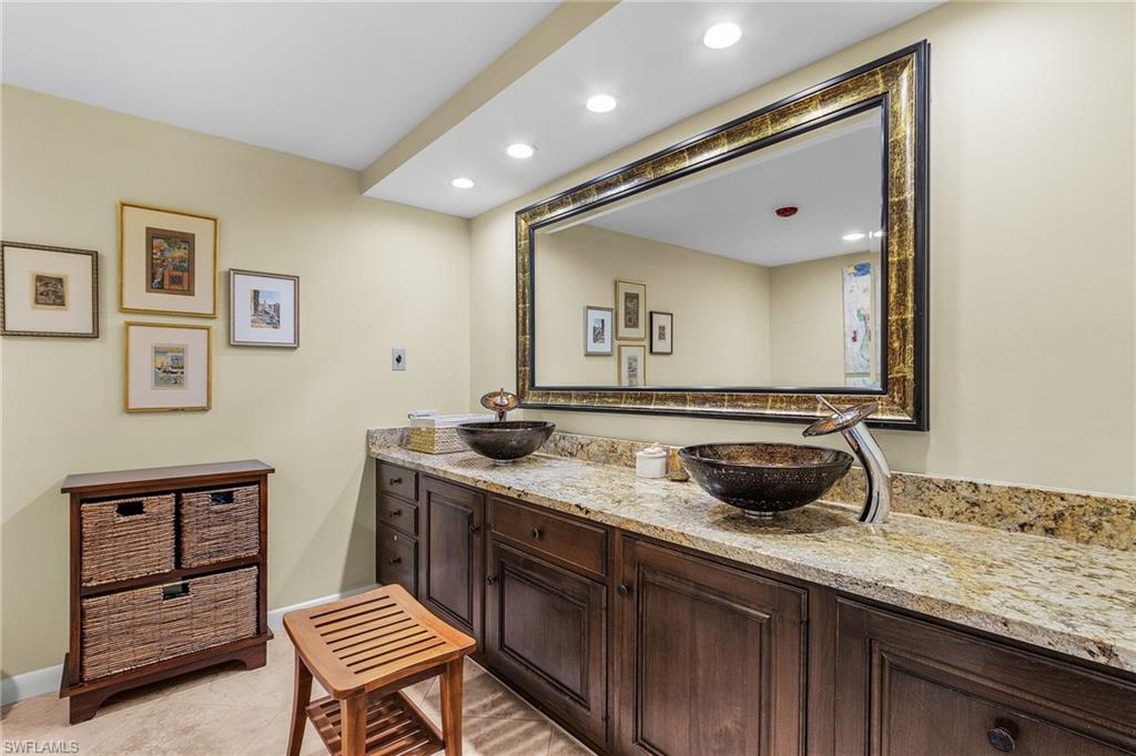 5260 S Landings Dr # 702 Property Photo 16