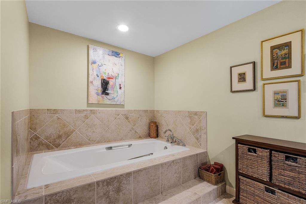 5260 S Landings Dr # 702 Property Photo 17