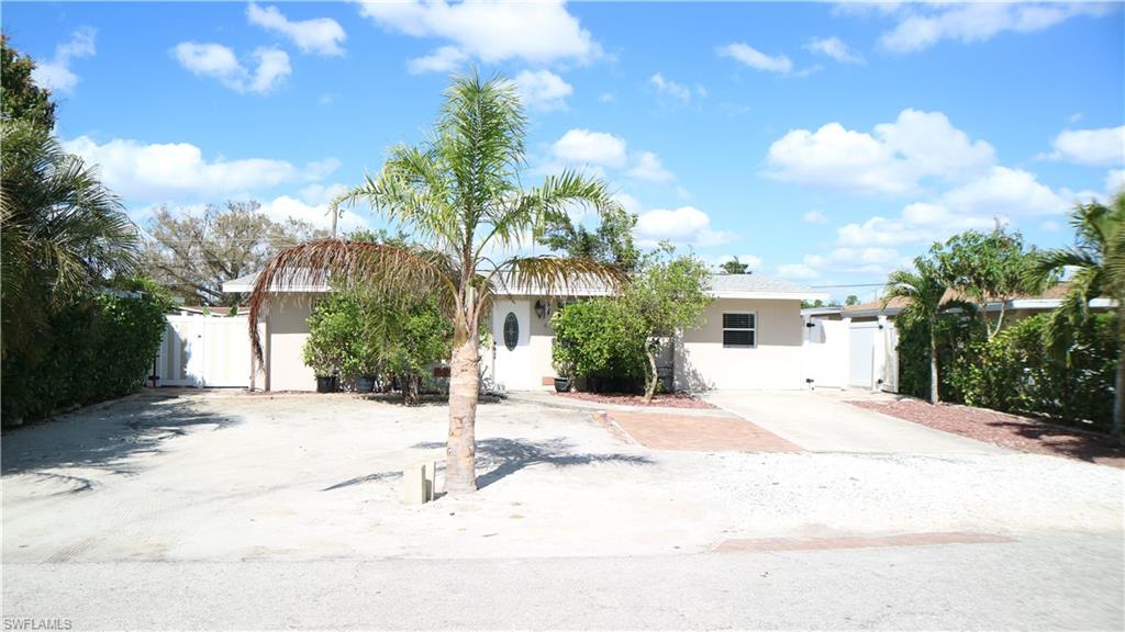 2201 Coronet St Property Photo 3