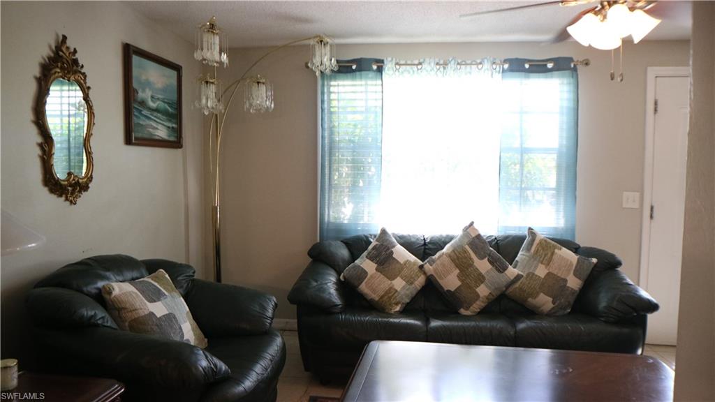 2201 Coronet St Property Photo 4