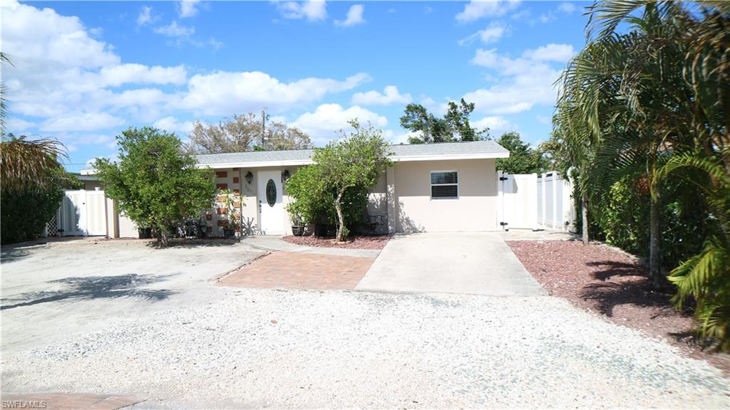 2201 Coronet St Property Photo 31