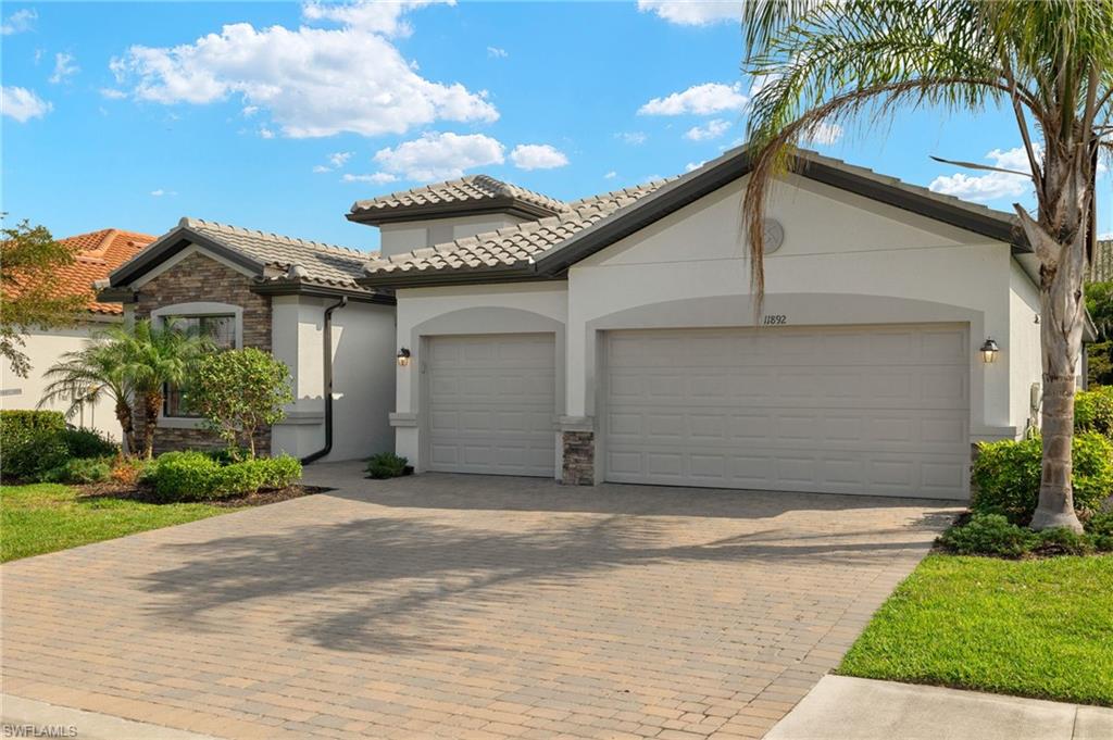 11892 Hickory Estate Cir Property Photo 4