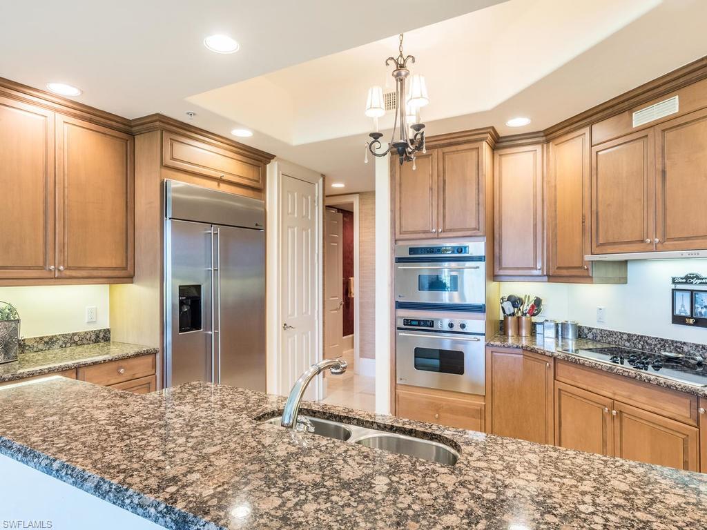 2728 Tiburon Blvd E # 503 Property Photo 17