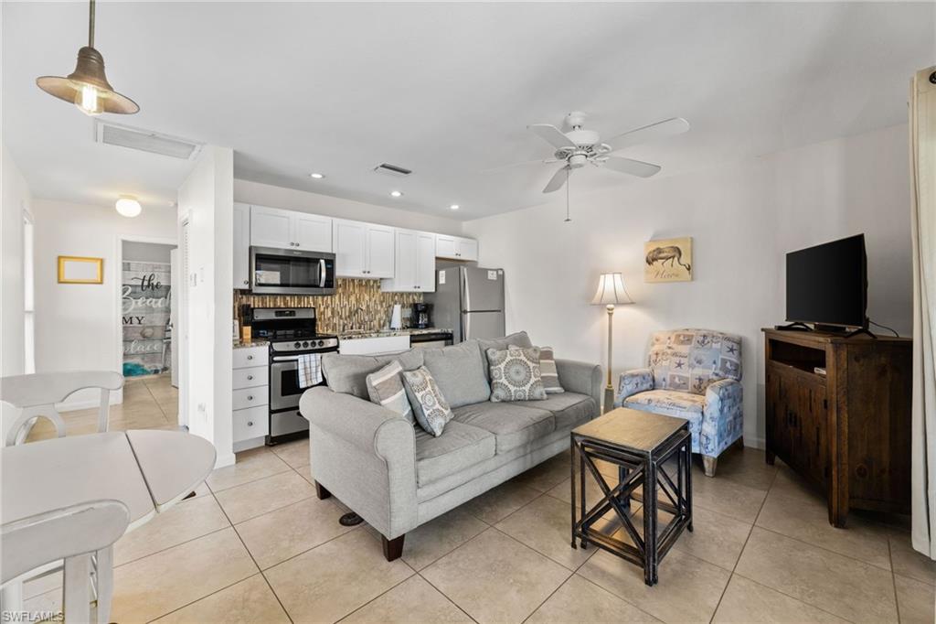 1811 Olde Middle Gulf Dr 10 Property Photo 3