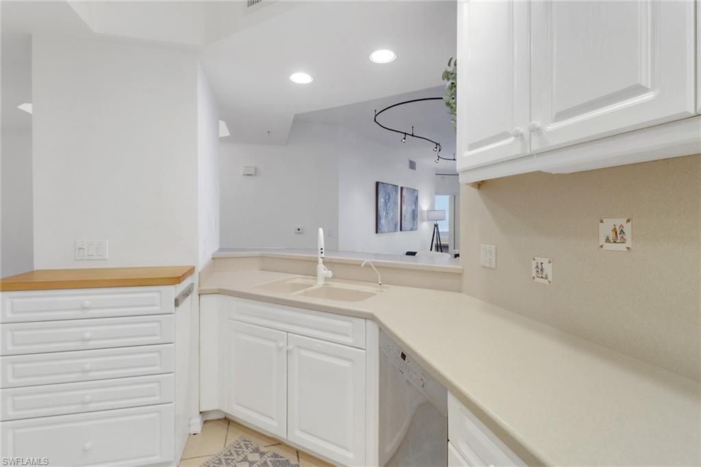 1001 Arbor Lake Dr # 1507 Property Photo 11