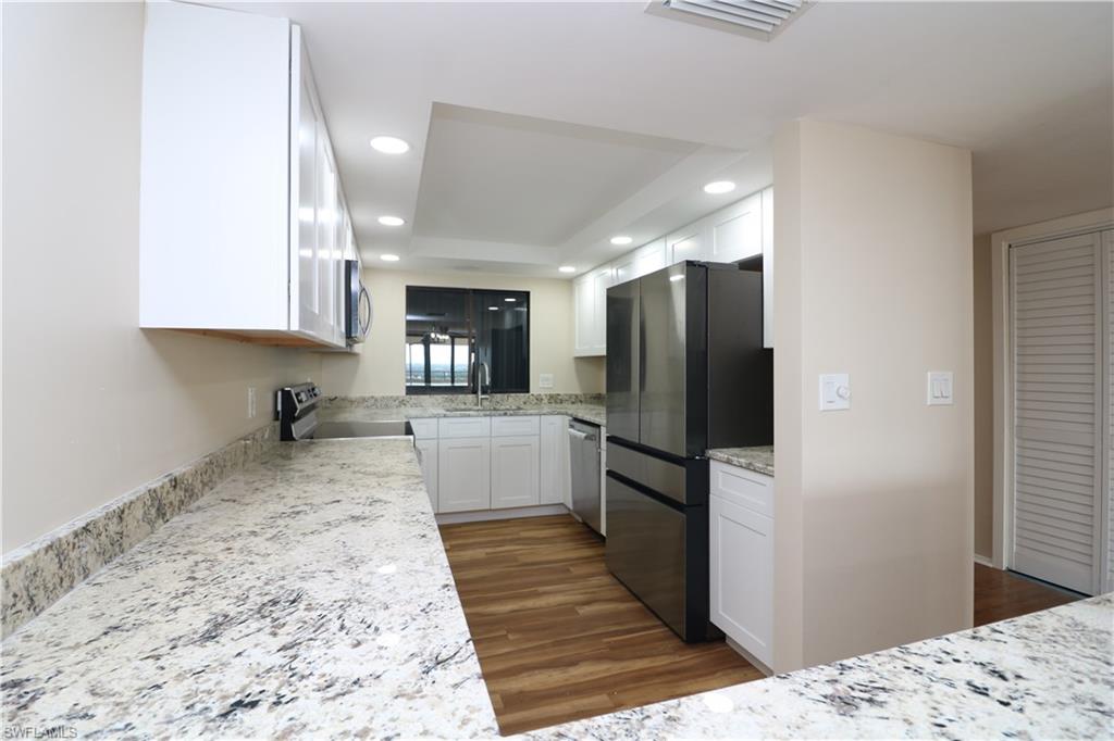5260 S Landings Dr # 1302 Property Photo 6