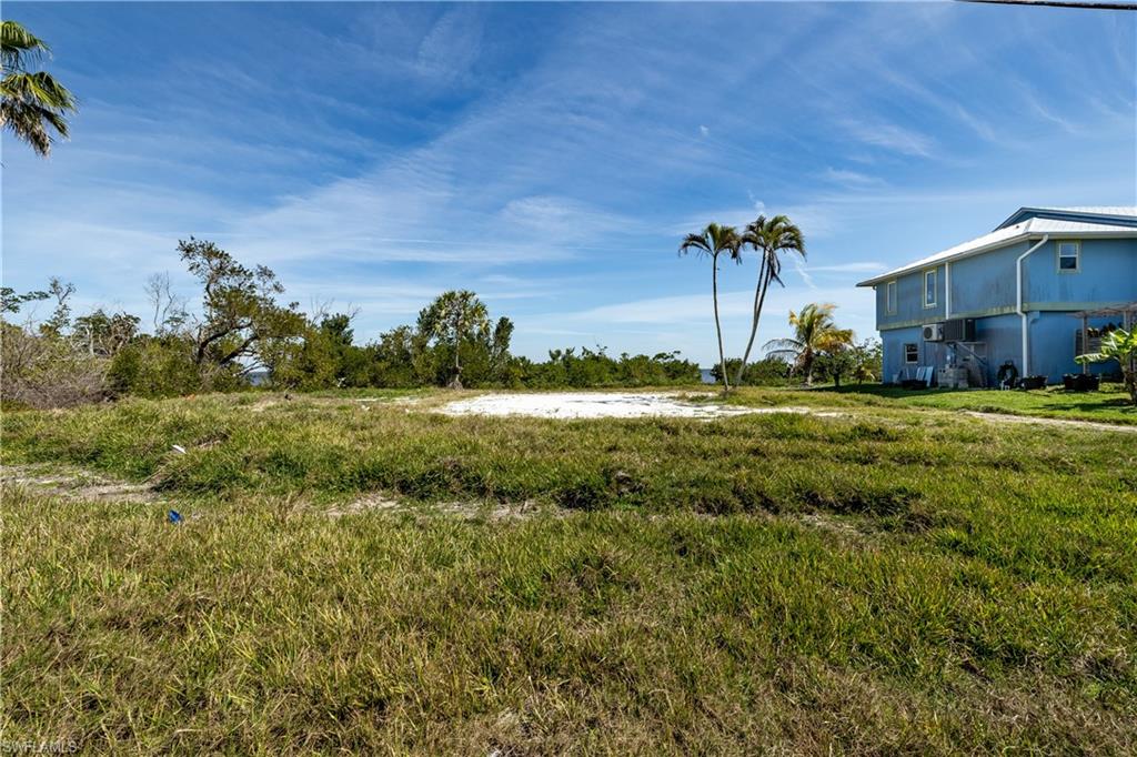5966 Cove St Property Photo 6