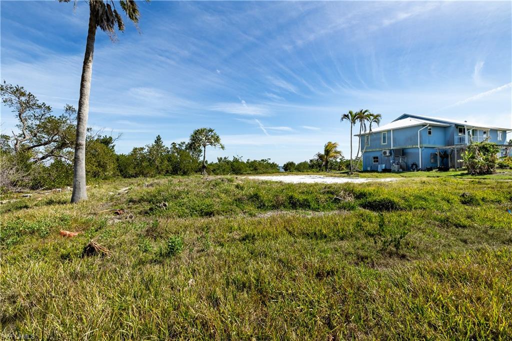 5966 Cove St Property Photo 7