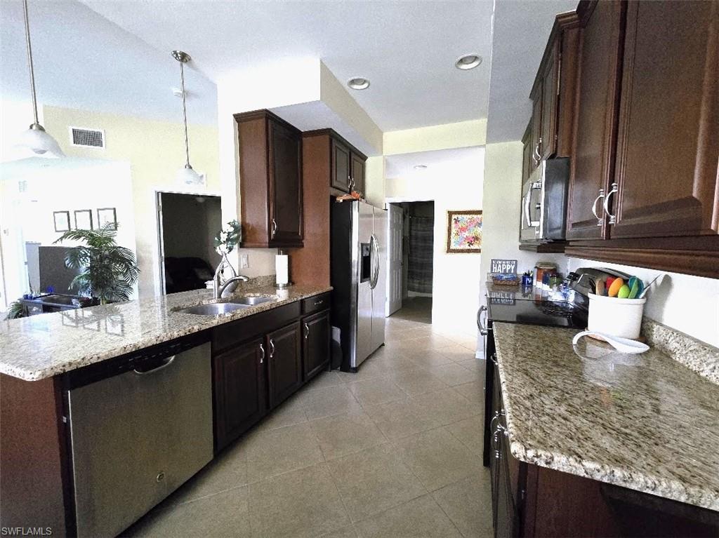 8541 Oakshade Cir # 101 Property Photo 8