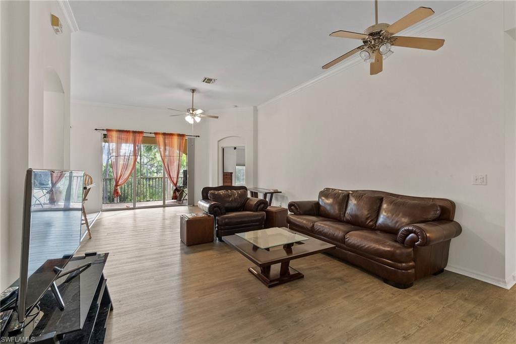 22977 Lone Oak Dr Property Photo 3