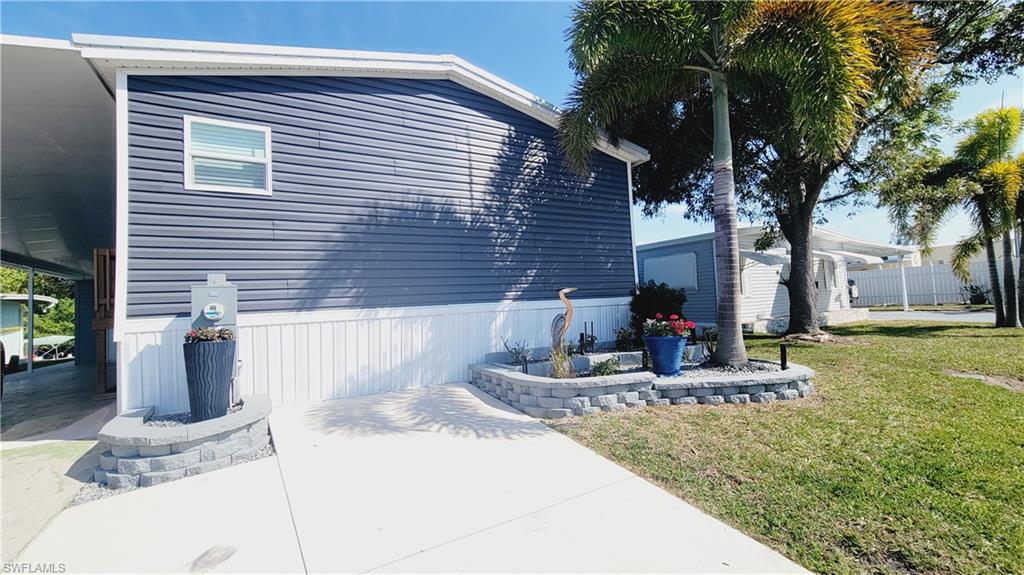 352 Shoreland DR Property Photo 1