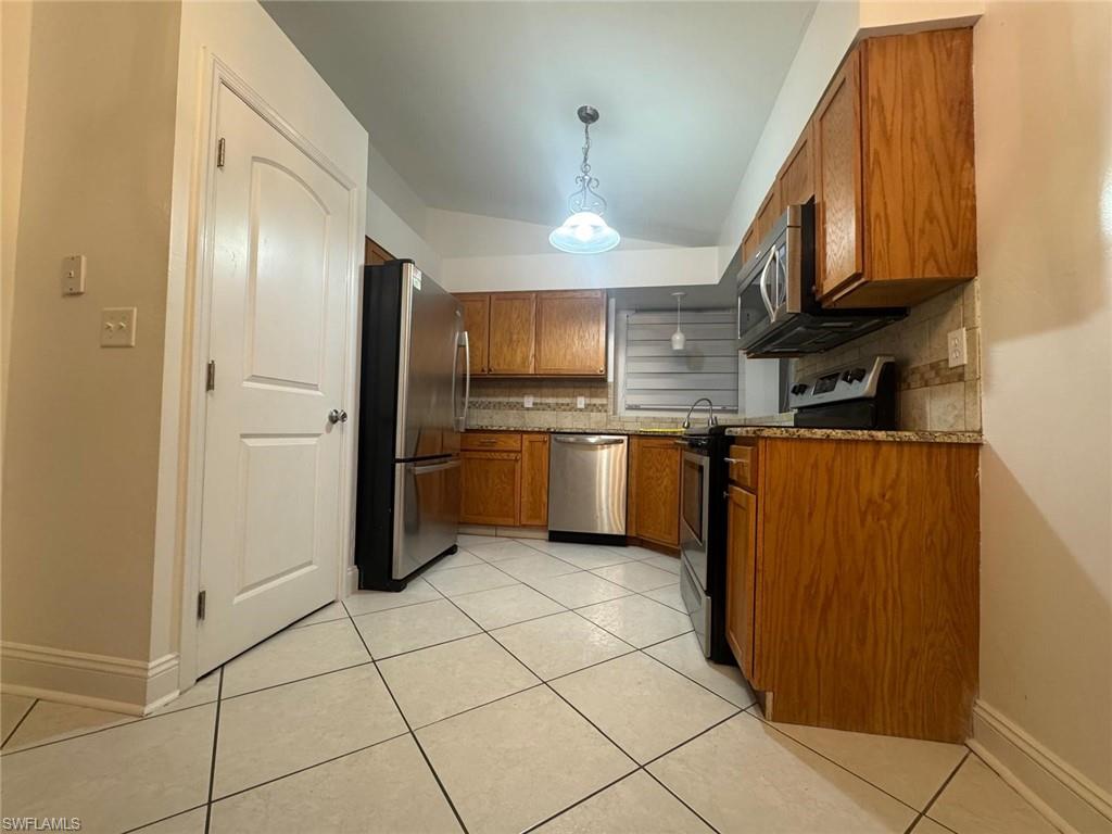 1115 Ne 5th Ave Property Photo 3