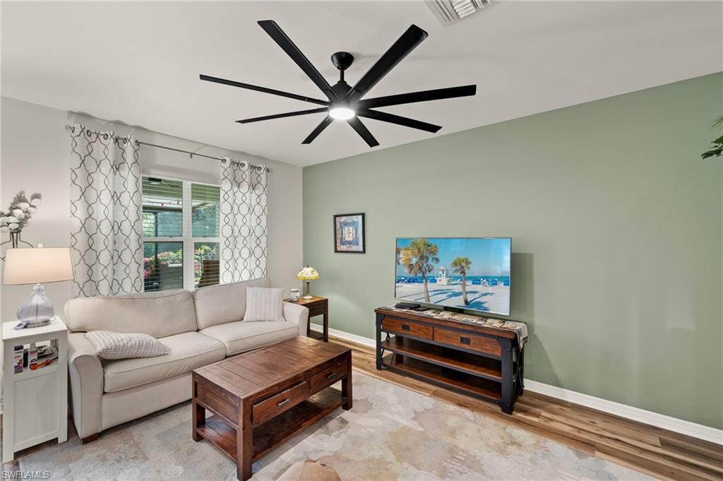 18512 Marlin Kite Ln Property Photo 3