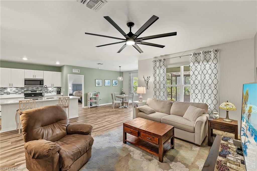 18512 Marlin Kite Ln Property Photo 4