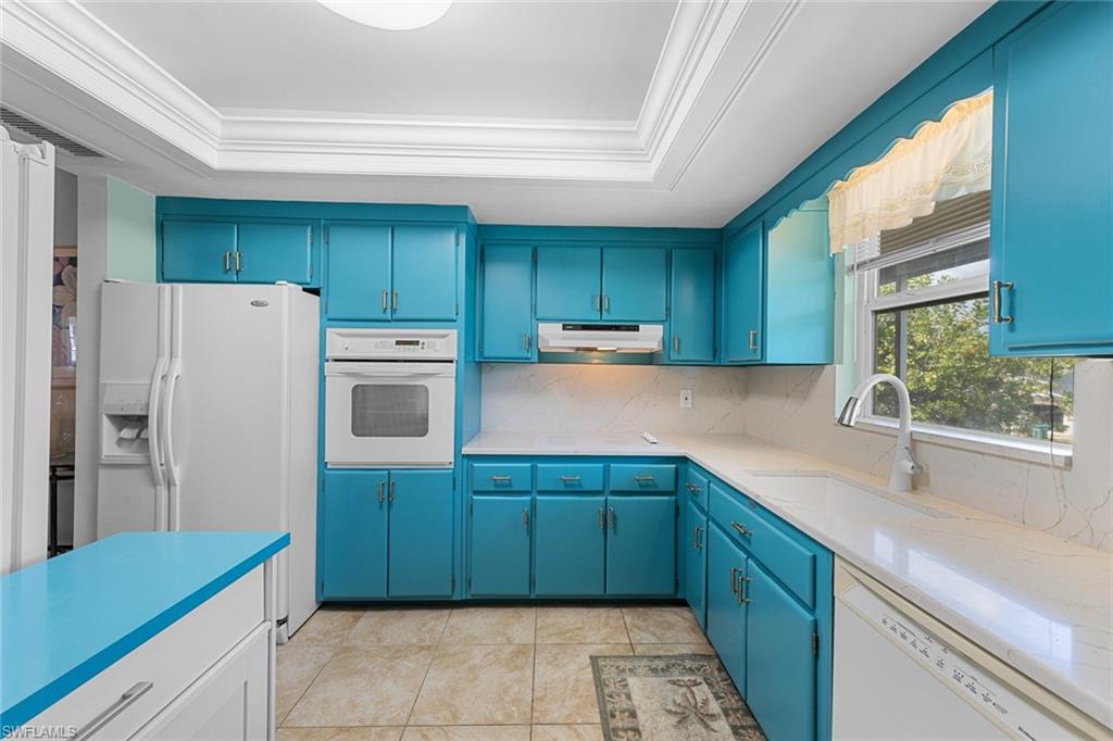 402 SE 42nd TER # 7 Property Photo 1