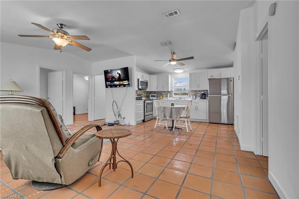 228 Mamie St Property Photo 10
