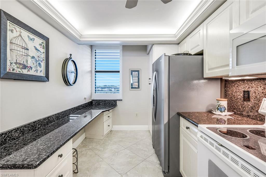 320 Seaview Ct # 805 Property Photo 17