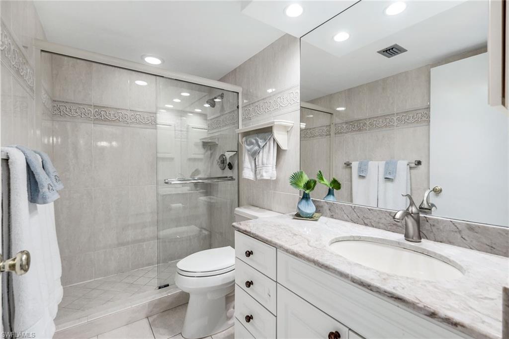 320 Seaview Ct # 805 Property Photo 23