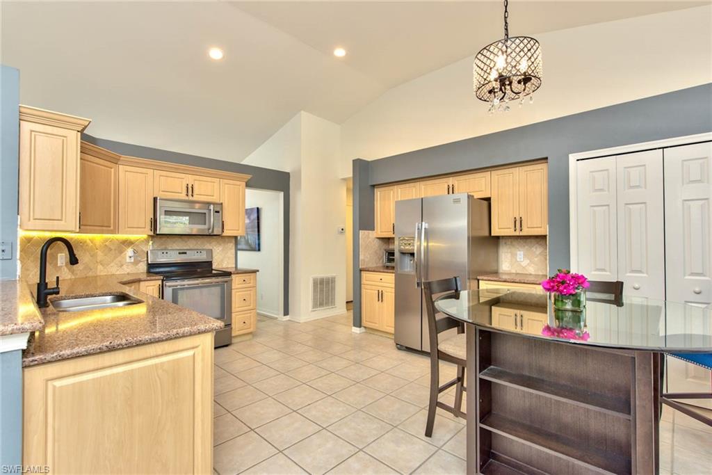 22030 Seashore Cir Property Photo 8