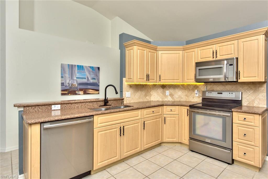 22030 Seashore Cir Property Photo 10