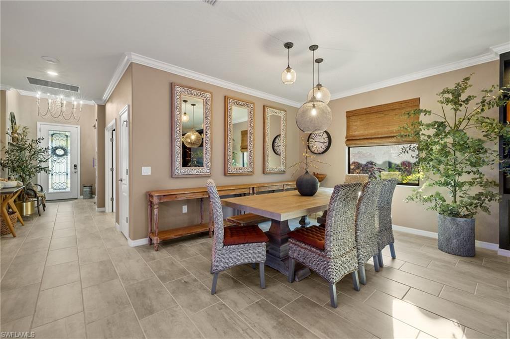 1632 Santiago Cir Property Photo 4