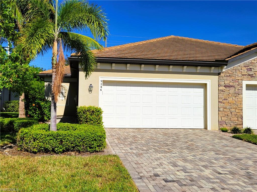 9186 Woodhurst Dr Property Photo