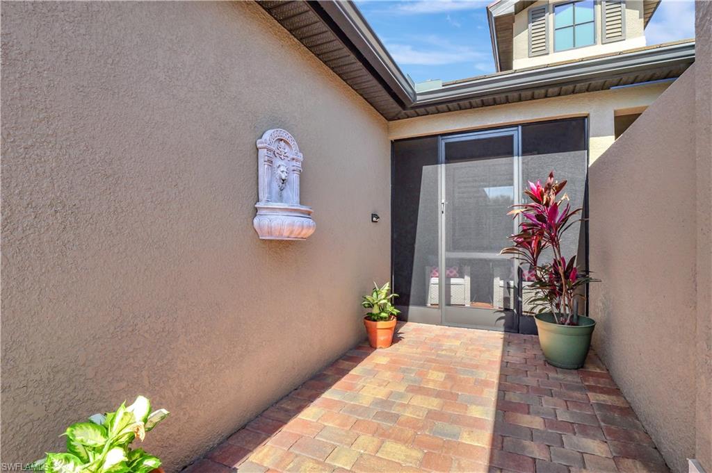 7815 Jacaranda Ln Property Photo 3
